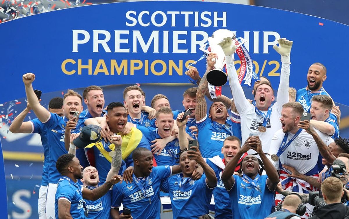 James Tavernier nâng cao cúp vô địch Premiership