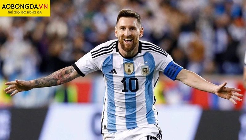 Messi: Biểu tượng của tiền đạo ảo với kỹ thuật siêu việt.