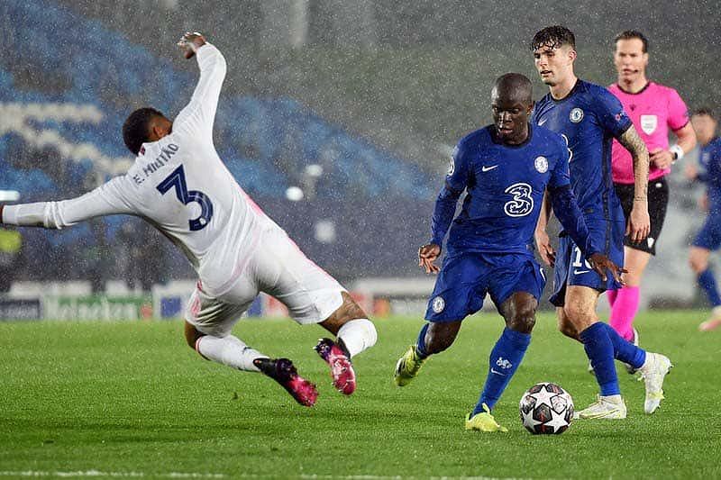 N'Golo Kante là một tiền vệ trụ nhỏ bé nhưng rất tài năng