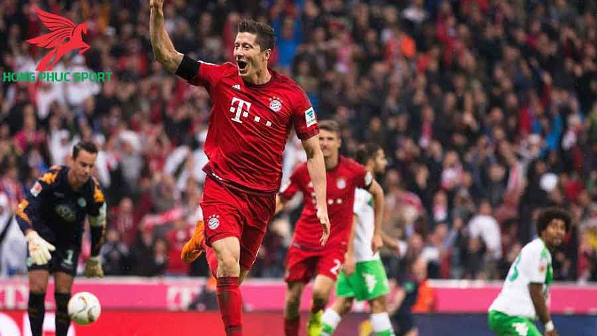 Robert Lewandowski ghi 5 bàn thắng trận đấu với Wolfsburg